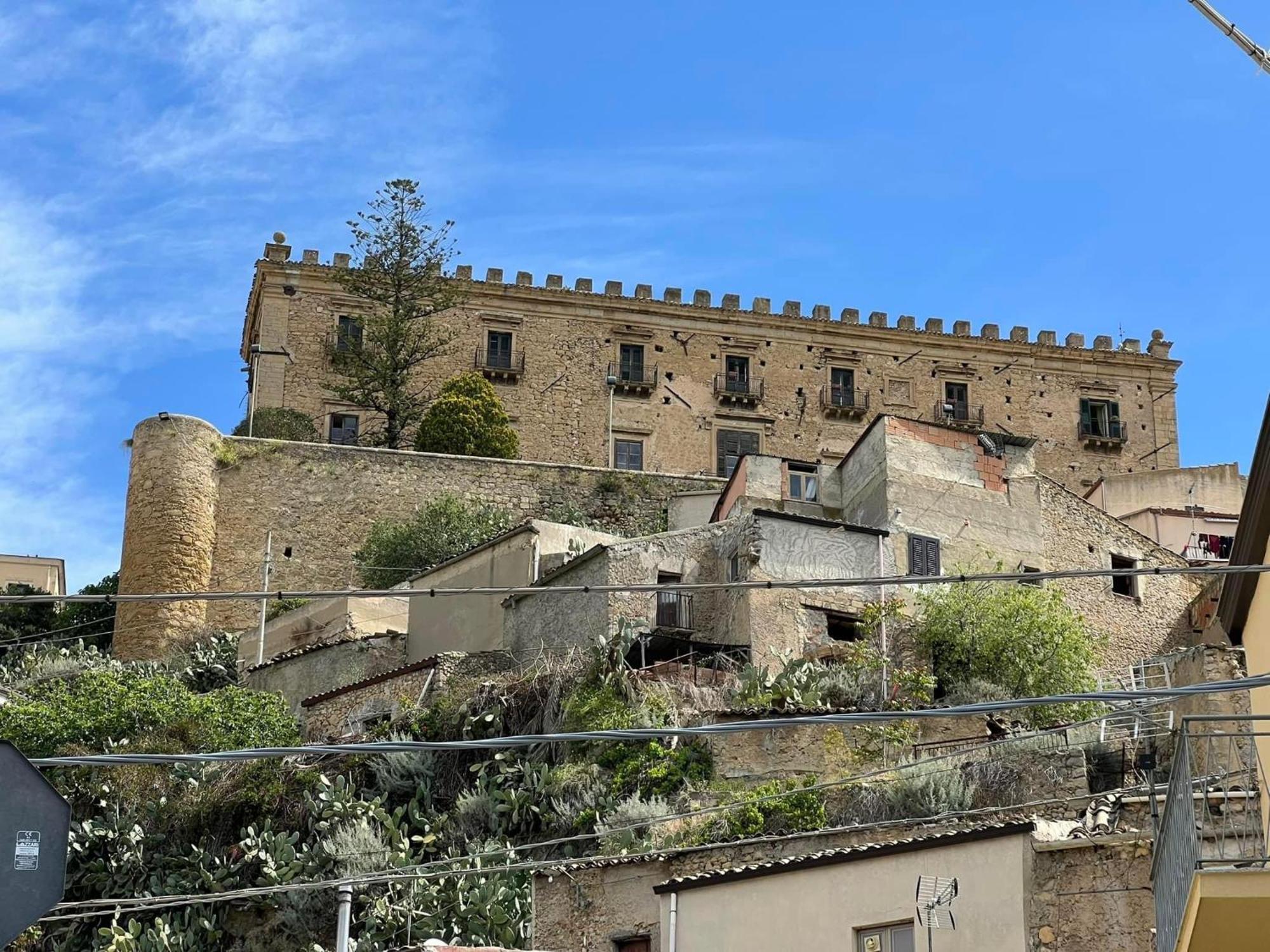 Casa Vacanza Helios Leonforte Exterior photo